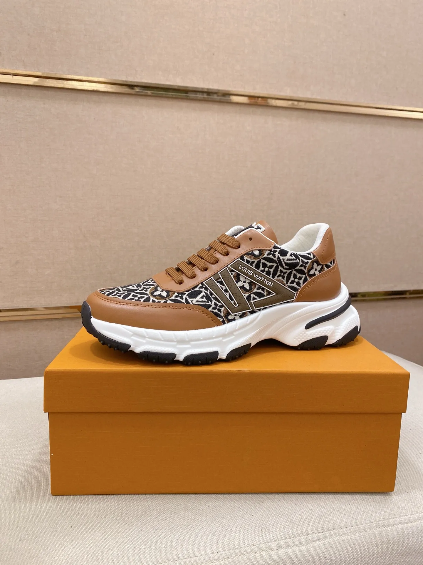 Men's shoes 442💰louis vuitton (Louis Vuitton/lv)🔍🔍The new counters are on sale at the same time. The uppers are imported from Italy. ⃣️Re-engraved🇮🇹💪💪, ⚠Sole: The original sole is specially provided by the original factory, the exclusive movable molded sole is super comfortable, ⚠Original and single goods 🔍high quality, you can enter and leave the counter at will, welcome to compare⚠. Code number: 38-44 (45/customized, non-refundable)